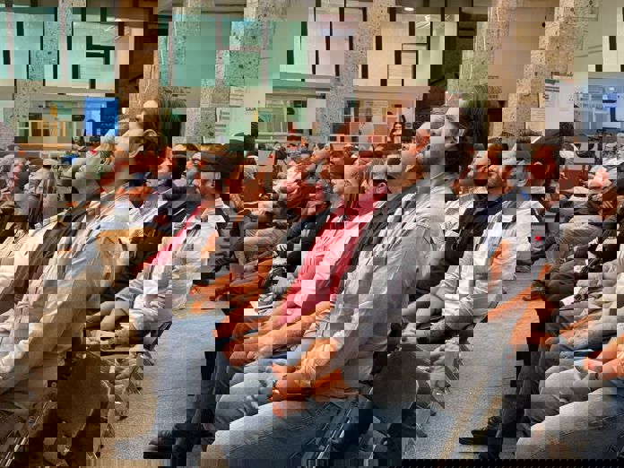 Comerciantes dicen sí a la ampliación de banquetas, pero piden un estacionamiento