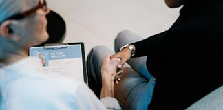 El 70% de empresas en EEUU usan IA para contratar, lo que genera temor entre los empleados