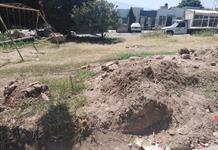 Vecinos de Los Robles denuncian accesos peligrosos y falta de luminarias tras obra de Línea 4