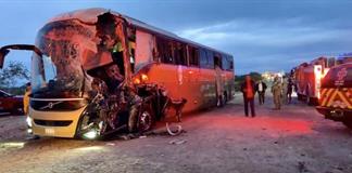 Cinco muertos y 25 heridos al chocar un autob&uacute;s y un tractocami&oacute;n en Sonora