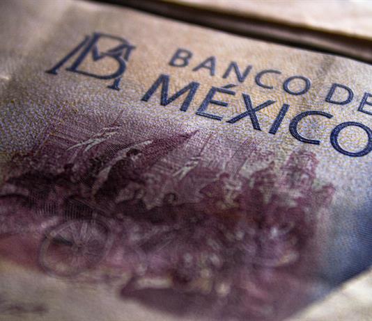 El peso mexicano toca su mejor nivel del a&ntilde;o y cierra en 17,14 por d&oacute;lar