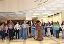 Jóvenes luchan contra nuevas leyes que afianzan a Florida como líder antimigrantes en EEUU Jóvenes luchan contra nuevas leyes que afianzan a Florida como líder antimigrantes en EEUU