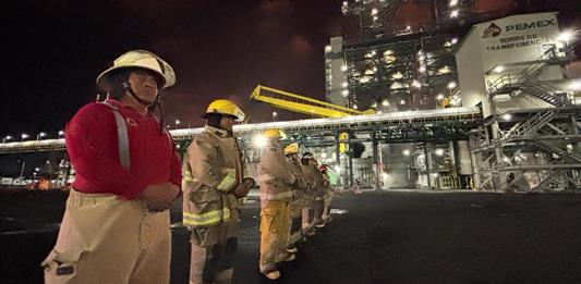 Pemex informa que incendio en refinería Olmeca en Dos Bocas fue sofocado sin lesionados