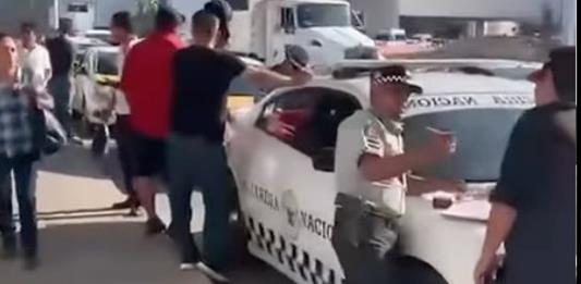 A dos meses del Mundial, taxistas acusan “cacería” en el Aeropuerto de Guadalajara