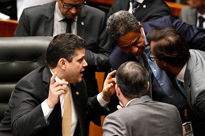 La Corte mantiene la prisión domiciliaria de Bolsonaro, pero le endurece las restricciones La Corte mantiene la prisión domiciliaria de Bolsonaro, pero le endurece las restricciones