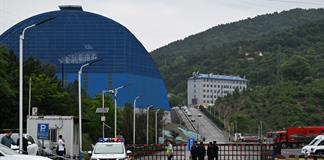 La angustiosa espera de las familias de los mineros desaparecidos en China La angustiosa espera de las familias de los mineros desaparecidos en China