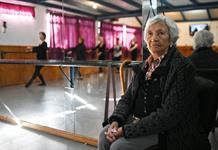 Una chilena desafía sus 100 años con la cadencia del ballet Una chilena desafía sus 100 años con la cadencia del ballet