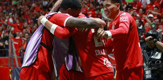 Toluca vence a Tigres en penaltis y es campeón de la Copa de Campeones de la Concacaf