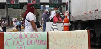 Maestros contin&uacute;an protestas y toman casetas de peaje en centro y sur de M&eacute;xico