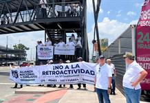 Jubilados protestan en aeropuertos de México por la reducción de sus pensiones