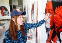 La artista urbana Lula Goce se deja una parte del alma en el mural más grande de España