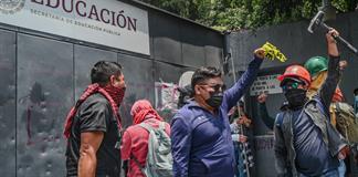 Protestas de maestros en M&eacute;xico preocupan a una semana del Mundial