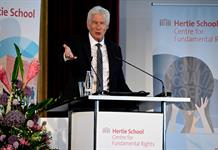 Richard Gere afirma que le avergüenza la política migratoria de EEUU