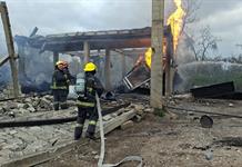 Tres heridos en explosión de una bodega con cuatro tanques de gas en Puebla