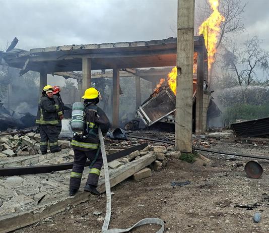Tres heridos en explosi&oacute;n de una bodega con cuatro tanques de gas en Puebla