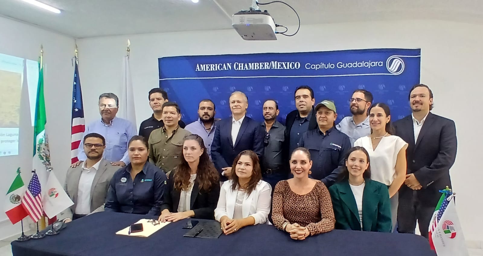 Limpiarán 54 kilómetros de canales para lograr la restauración de la laguna de Atotonilco