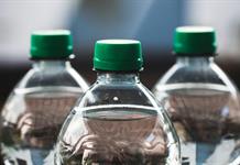 La FIFA prohíbe que los aficionados lleven botellas de agua a los estadios del Mundial