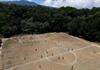 La cancha de fútbol que resiste dentro de un antiguo volcán en el sur de Ciudad de México La cancha de fútbol que resiste dentro de un antiguo volcán en el sur de Ciudad de México
