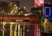 Ni basura ni lluvia, inundaciones en ZMG son por crecimiento urbano desordenado, concluyen expertos Ni basura ni lluvia, inundaciones en ZMG son por crecimiento urbano desordenado, concluyen expertos