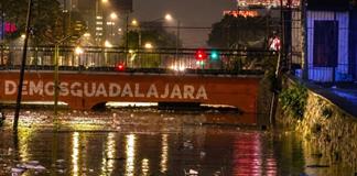 Ni basura ni lluvia, inundaciones en ZMG son por crecimiento urbano desordenado, concluyen expertos