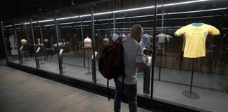Museo mexicano Jumex estrena colecci&oacute;n de objetos de Pel&eacute; y Messi a dos d&iacute;as del Mundial
