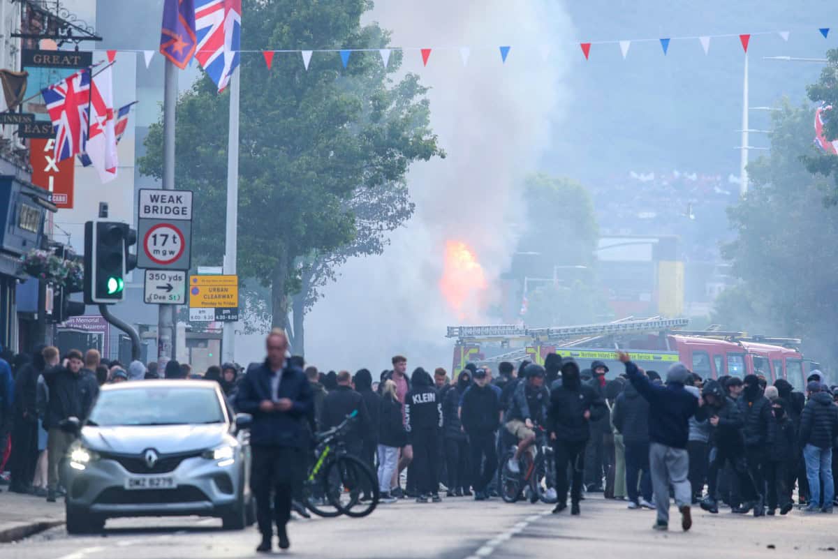 Belfast se prepara para nuevos incidentes tras disturbios antiinmigración
