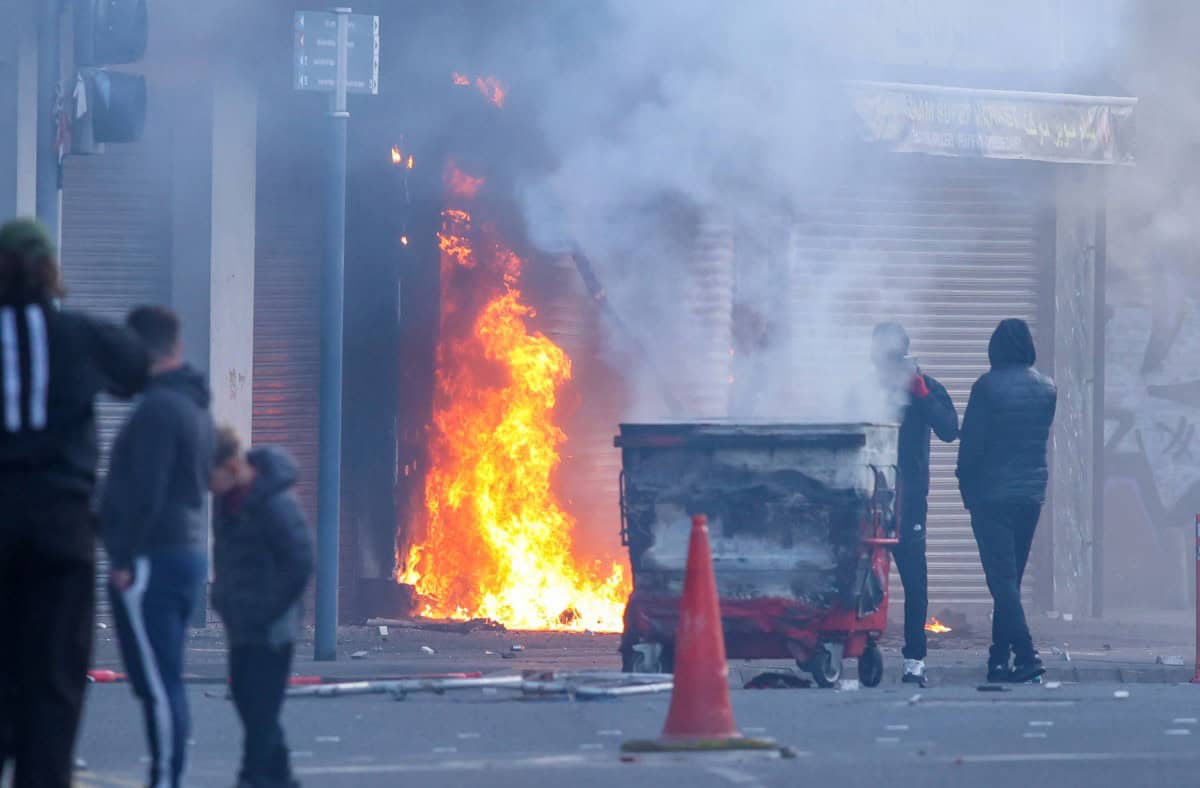 Belfast se prepara para nuevos incidentes tras disturbios antiinmigración