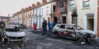 Belfast se prepara para nuevos incidentes tras disturbios antiinmigración Belfast se prepara para nuevos incidentes tras disturbios antiinmigración