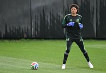 Guillermo Ochoa llega a su sexto Mundial entre halagos y dudas por edad Guillermo Ochoa llega a su sexto Mundial entre halagos y dudas por edad