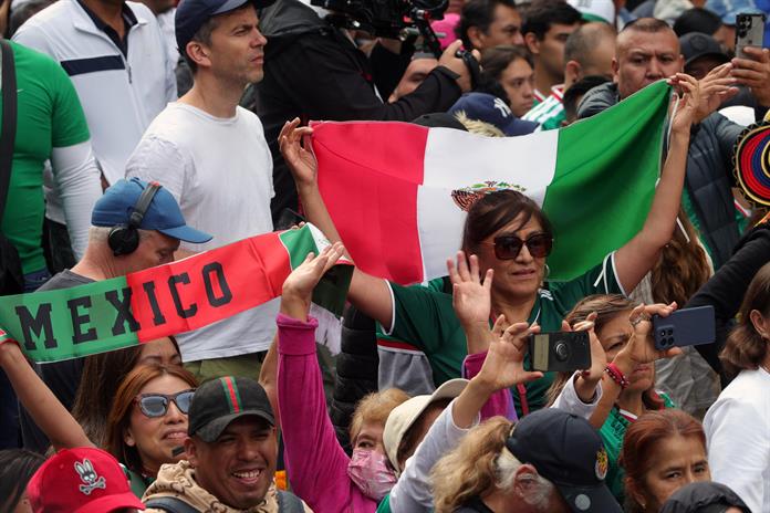 Entradas prohibitivas y televisión de pago, los mexicanos critican el Mundial del lujo Entradas prohibitivas y televisión de pago, los mexicanos critican el Mundial del lujo
