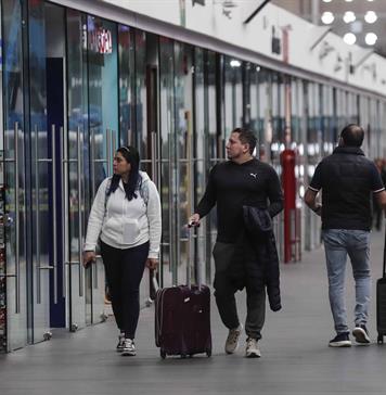 Blindado el Aeropuerto de Ciudad de México, ante protestas de maestros a horas del Mundial Blindado el Aeropuerto de Ciudad de México, ante protestas de maestros a horas del Mundial