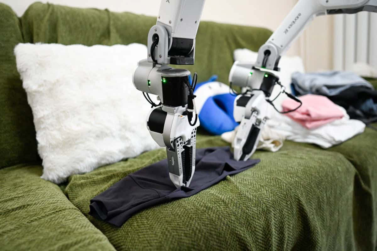 Robots de limpieza salen del laboratorio y se ponen manos a la obra en los salones chinos