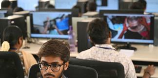 Trabajadores indios entrenan con videos a robots de IA para ejercer empleos humanos