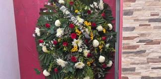 Dejan corona fúnebre en domicilio de diputada opositora en estado mexicano de Sinaloa Dejan corona fúnebre en domicilio de diputada opositora en estado mexicano de Sinaloa