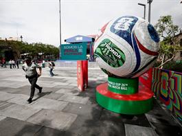 Costos de consumo generan quejas entre aficionados en el Fan Fest