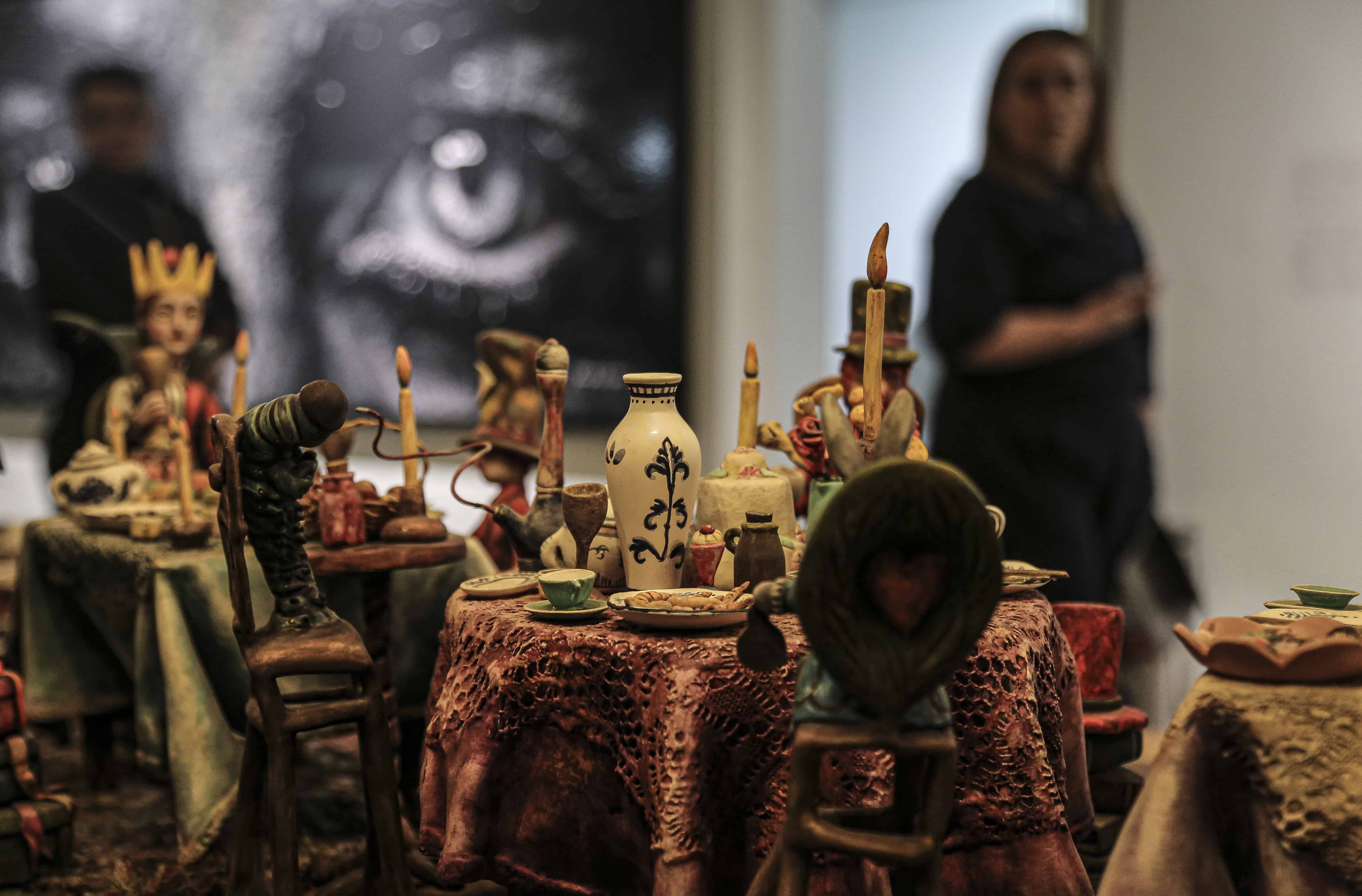 Con sus colecciones expuestas la artista Karla de Lara recorre su vida artística en Galería Adentro