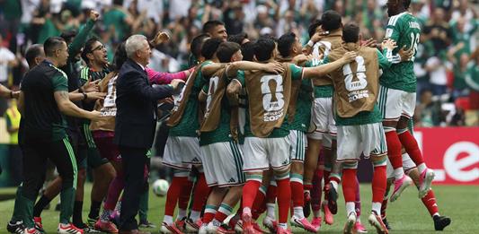1-0. México vence a Sudáfrica al medio tiempo con gol de Julián Quiñones