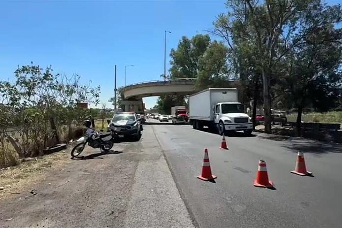Vecinos de 12 fraccionamientos en torno al estadio Guadalajara quedaron encerrados Vecinos de 12 fraccionamientos en torno al estadio Guadalajara quedaron encerrados