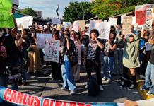 Colectivos marchan en Calzada Independencia por crisis de desapariciones