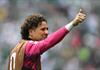 El mexicano Memo Ochoa celebra su hist&oacute;rico r&eacute;cord de seis Copas del Mundo