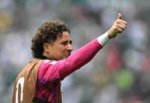 El mexicano Memo Ochoa celebra su histórico récord de seis Copas del Mundo El mexicano Memo Ochoa celebra su histórico récord de seis Copas del Mundo