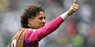 El mexicano Memo Ochoa celebra su hist&oacute;rico r&eacute;cord de seis Copas del Mundo