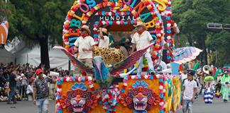 La fiesta continúa en Ciudad de México con un desfile mundialista multitudinario La fiesta continúa en Ciudad de México con un desfile mundialista multitudinario