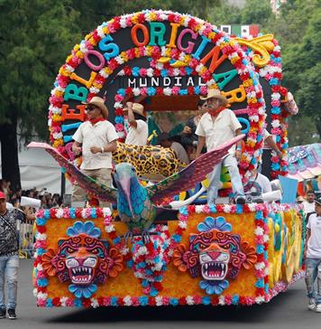 La fiesta contin&uacute;a en Ciudad de M&eacute;xico con un desfile mundialista multitudinario