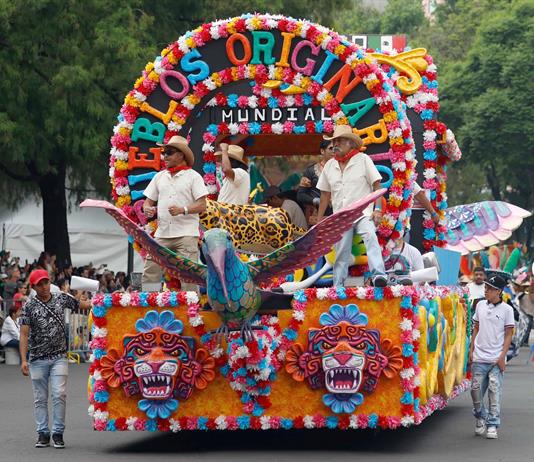 La fiesta contin&uacute;a en Ciudad de M&eacute;xico con un desfile mundialista multitudinario