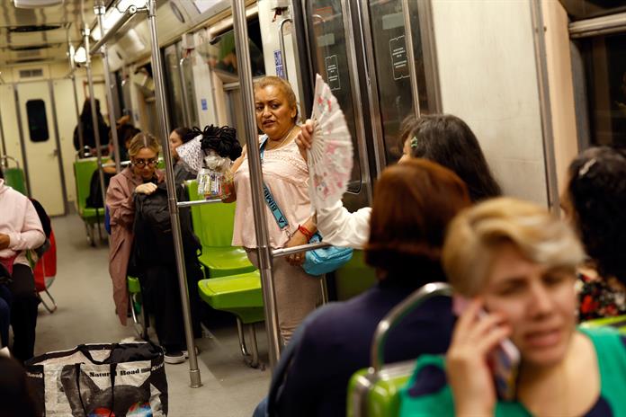 Vagoneras: las mujeres que desafían la limpieza social en el Metro de Ciudad de México Vagoneras: las mujeres que desafían la limpieza social en el Metro de Ciudad de México