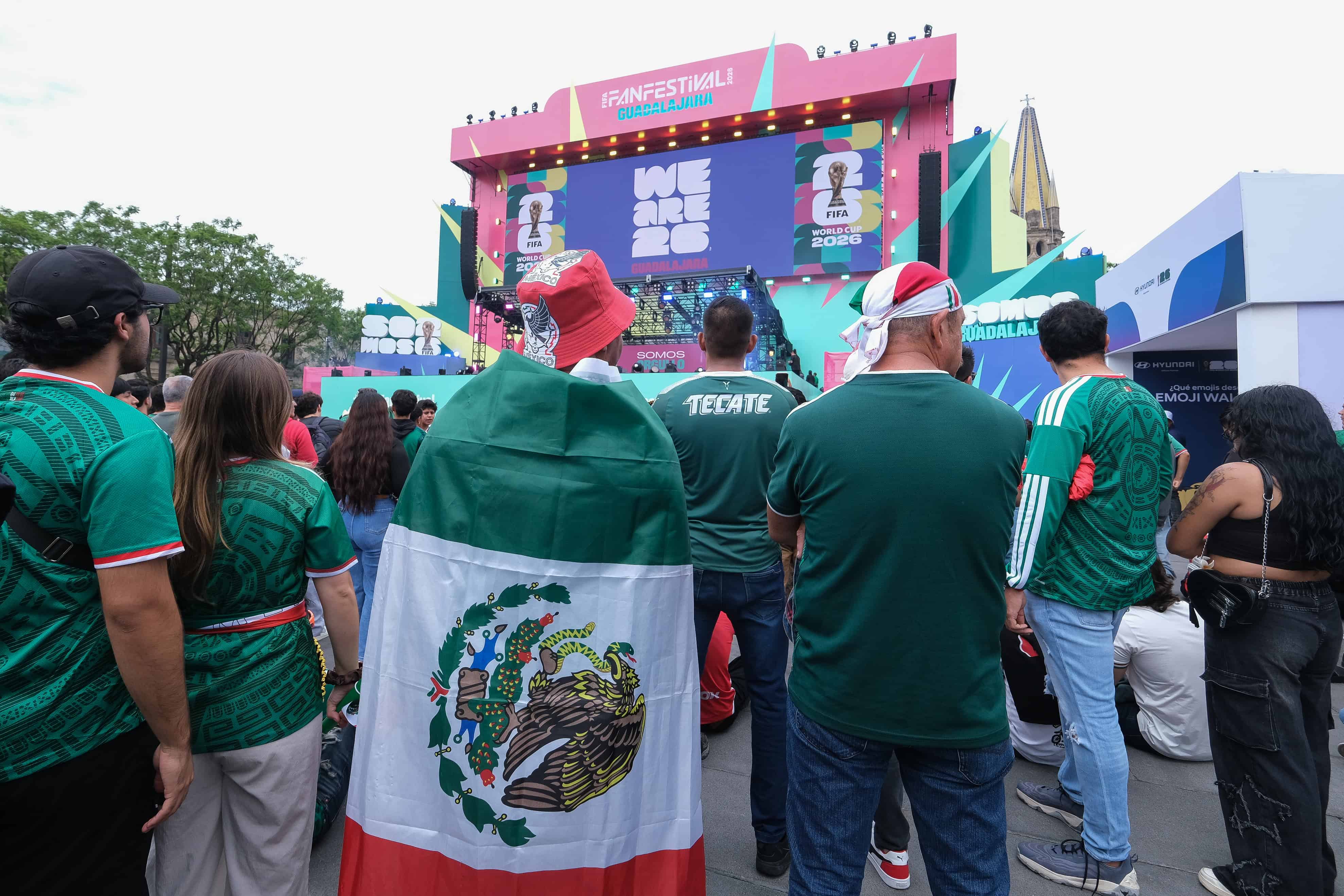 Reportan 113 casos de deshidratación en Fan Fest; no está techado para destacar la Catedral Reportan 113 casos de deshidratación en Fan Fest; no está techado para destacar la Catedral