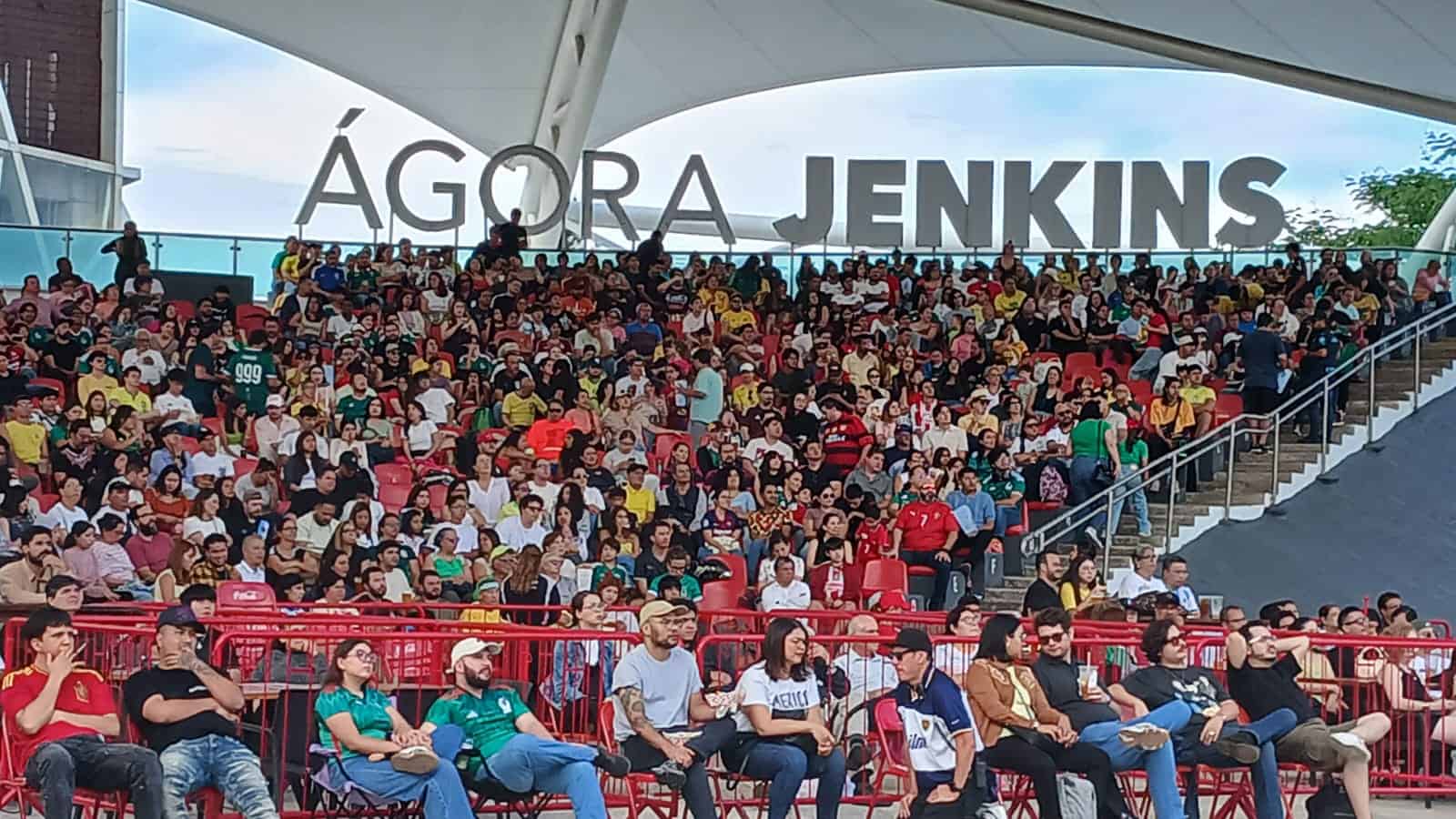 Cupo lleno y hasta una cascarita en el Fut Fest de la UdeG para ver el partido de Brasil Cupo lleno y hasta una cascarita en el Fut Fest de la UdeG para ver el partido de Brasil