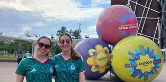 Cupo lleno y hasta una cascarita en el Fut Fest de la UdeG para ver el partido de Brasil