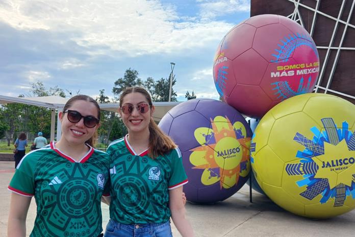 Cupo lleno y hasta una cascarita en el Fut Fest de la UdeG para ver el partido de Brasil Cupo lleno y hasta una cascarita en el Fut Fest de la UdeG para ver el partido de Brasil